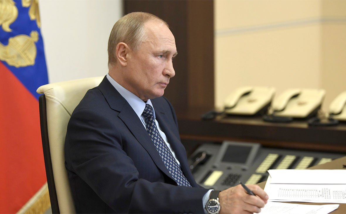 Путин бросил ручку на стол во время совещания по паводкам и пожарам